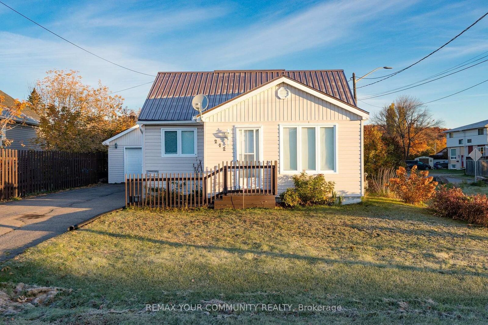 Property Photo:  212 Duncan Avenue  ON P1B 7J3 