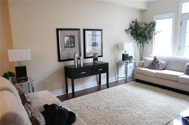 Property Photo:  99 Pleasant Boulevard  ON M4T 1K2 