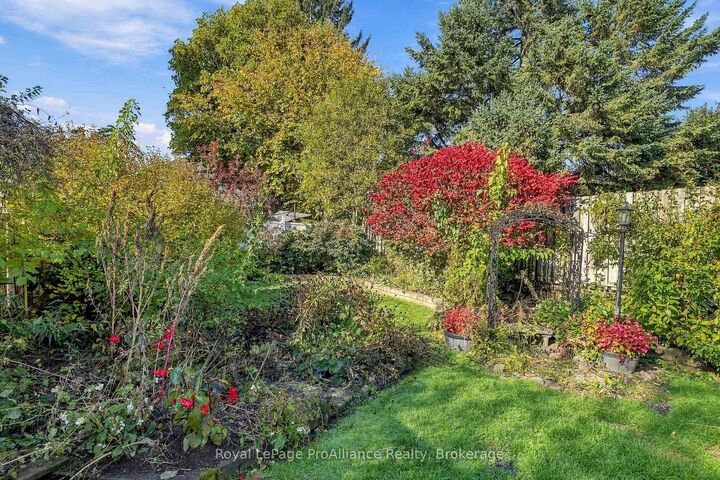 Property Photo:  156 William Street  ON K8N 3J7 