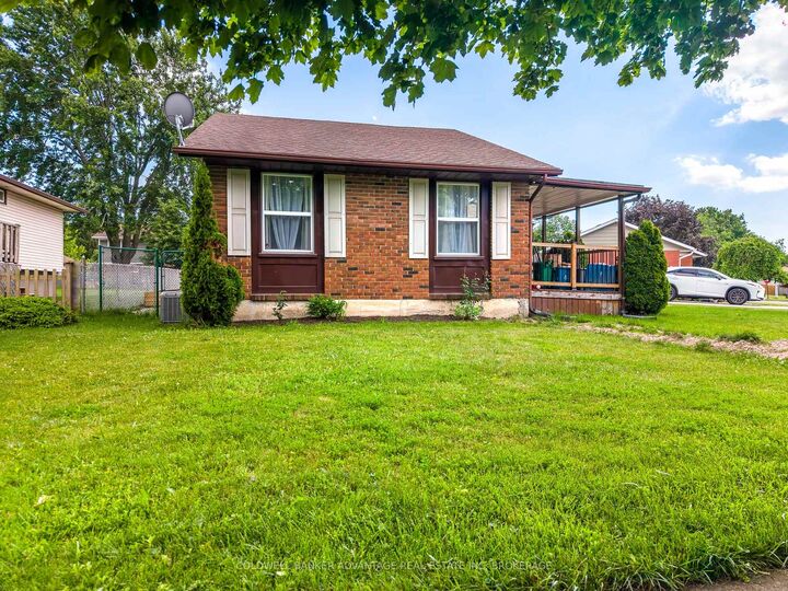 Property Photo:  25 Newleaf Crescent  ON L3C 6B4 