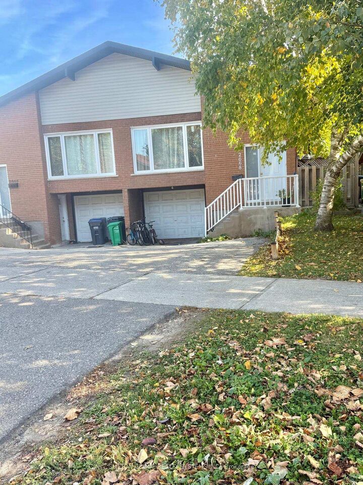 Property Photo: 2668 Windjammer Road Lower ON L5L 1T5
