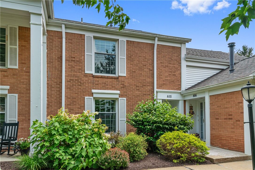 Property Photo: 1818 Foxcroft Ln 805 PA 15101
