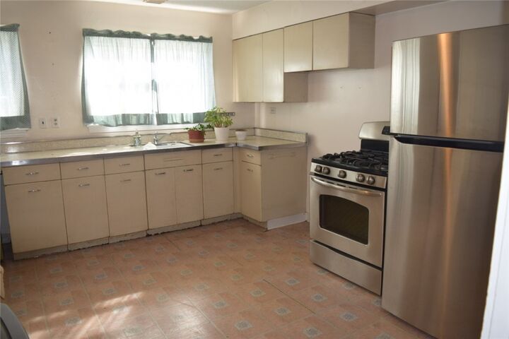 Property Photo:  1223 Holmes St  PA 15136 