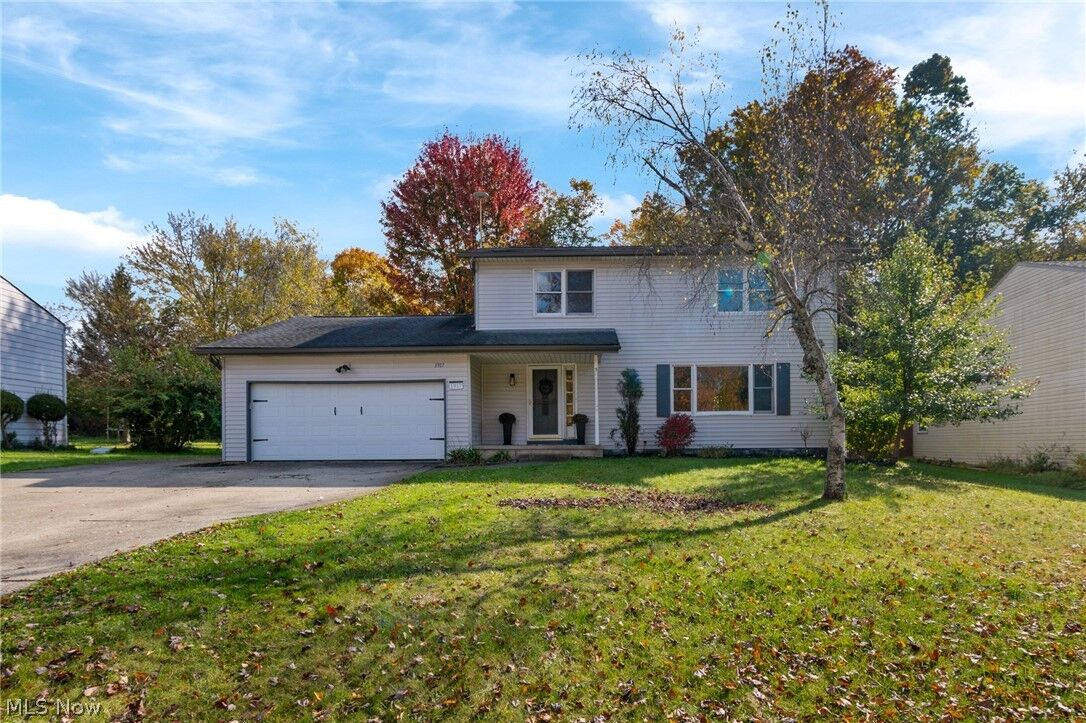 Property Photo: 1917 Thorpe Circle OH 44212