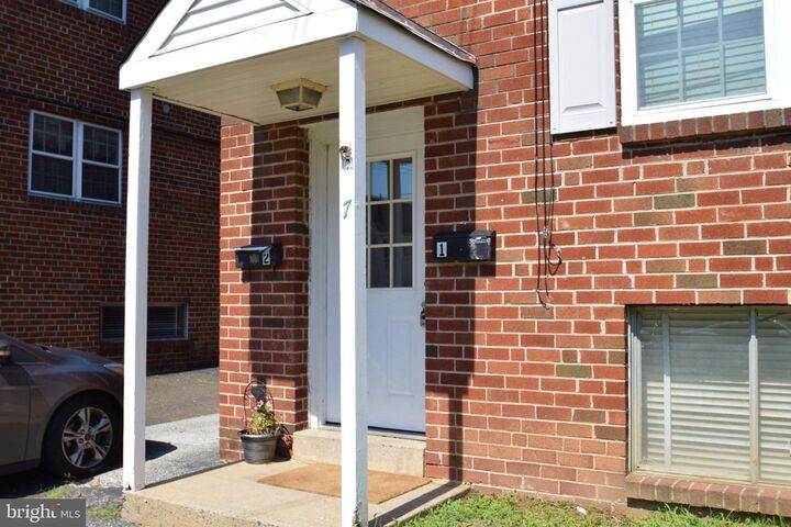 Property Photo: 7 Glenn Circle 7B PA 19038