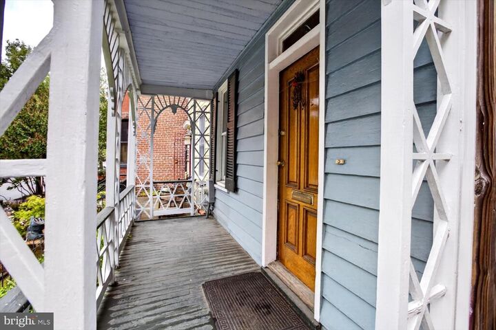 Property Photo:  332 8th Street SE  DC 20003 