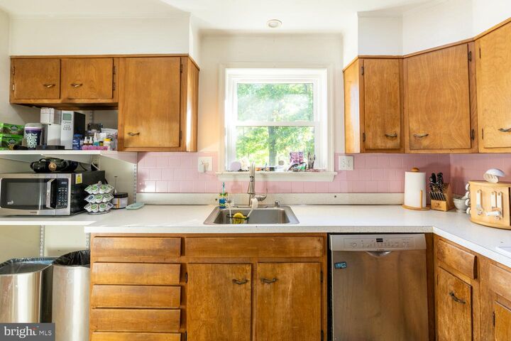 Property Photo: 7311 Statecrest Drive VA 22003