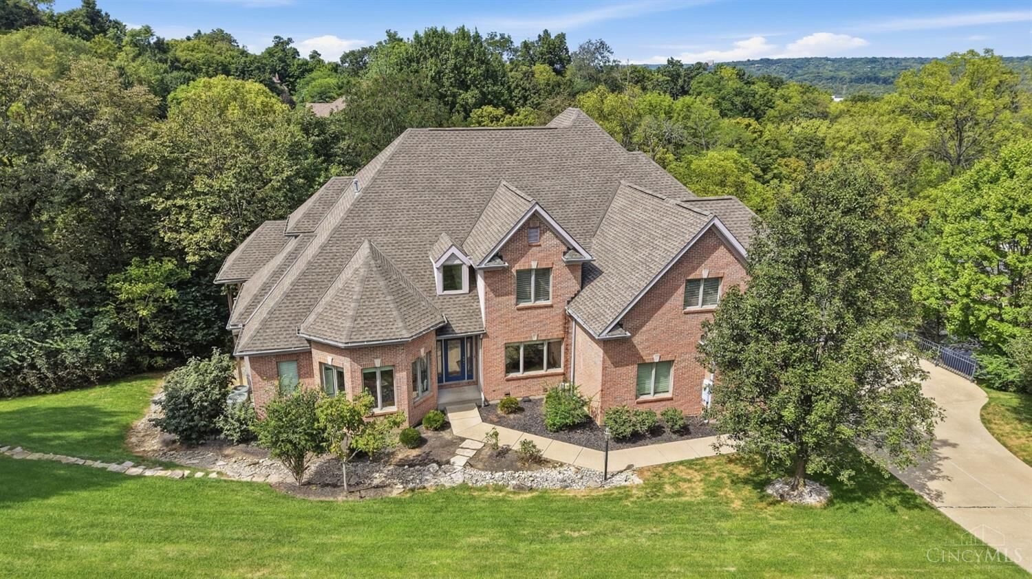 Property Photo: 7700 Overlook Hills Lane OH 45244