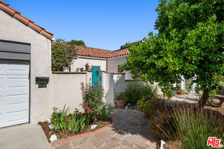 Property Photo: 931 Micheltorena St CA 90026