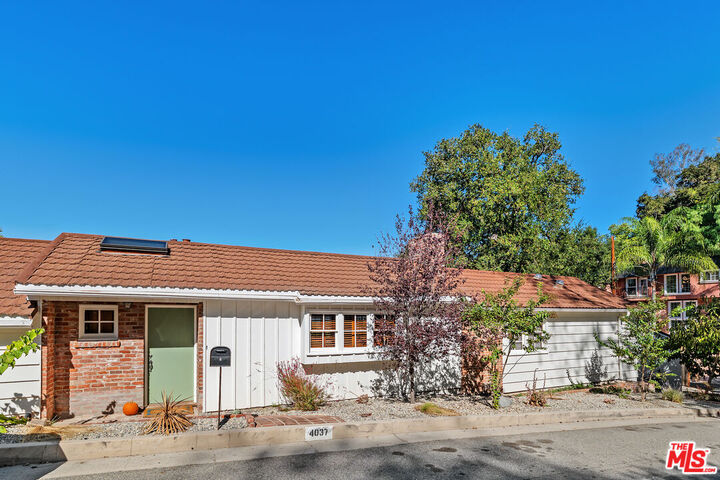 Property Photo: 4037 Milaca Pl CA 91423