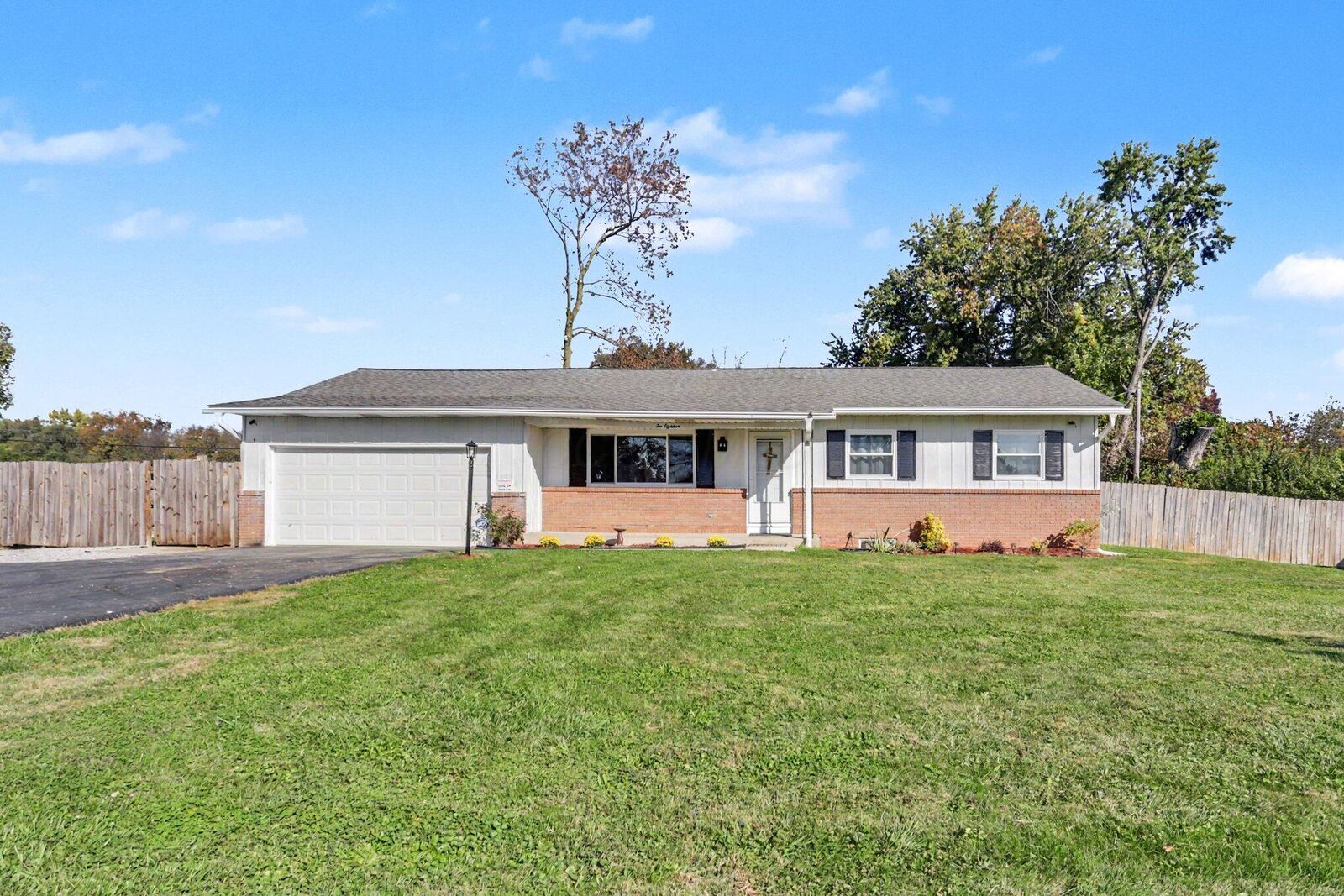 Property Photo: 218 Rumsey Road OH 43207