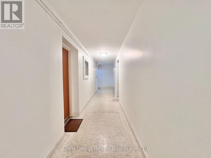 Property Photo:  25 Paisley Boulevard East Unit-2  ON L5A 1P3 