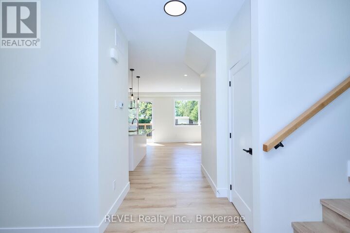 Property Photo:  4652 Belfast Avenue Upper Unit  ON L2E 4G3 