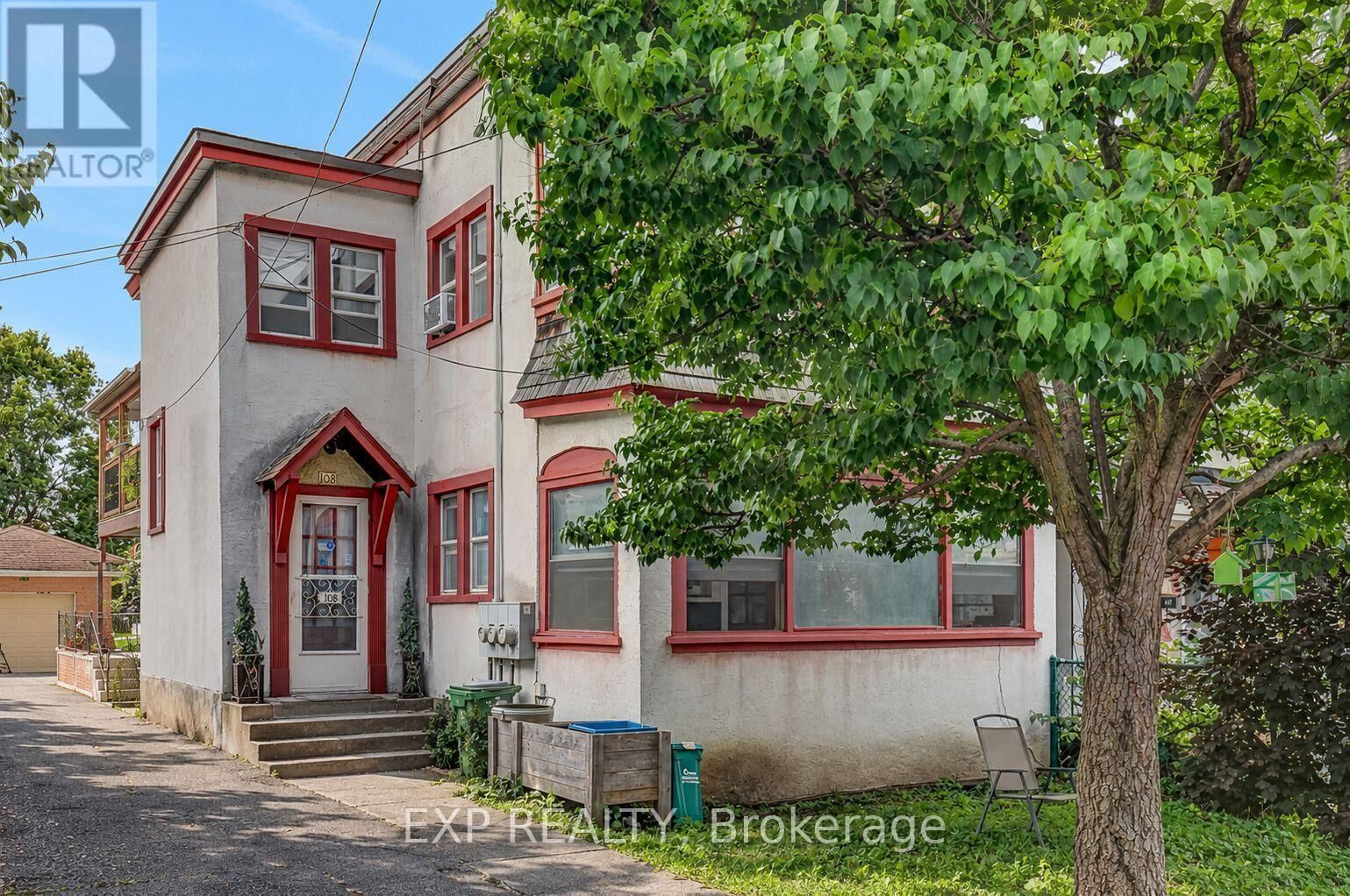 Property Photo: 108 Lebreton Street North ON K1R 7H4