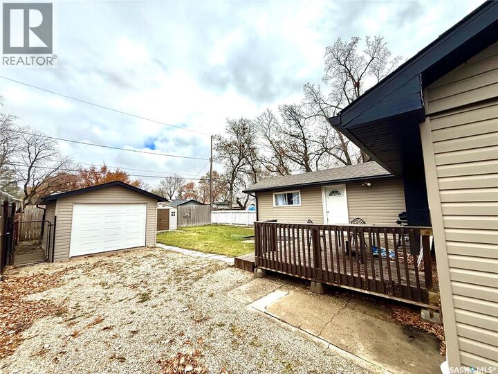 Property Photo:  64 10th Street NE  SK S4H 1G7 