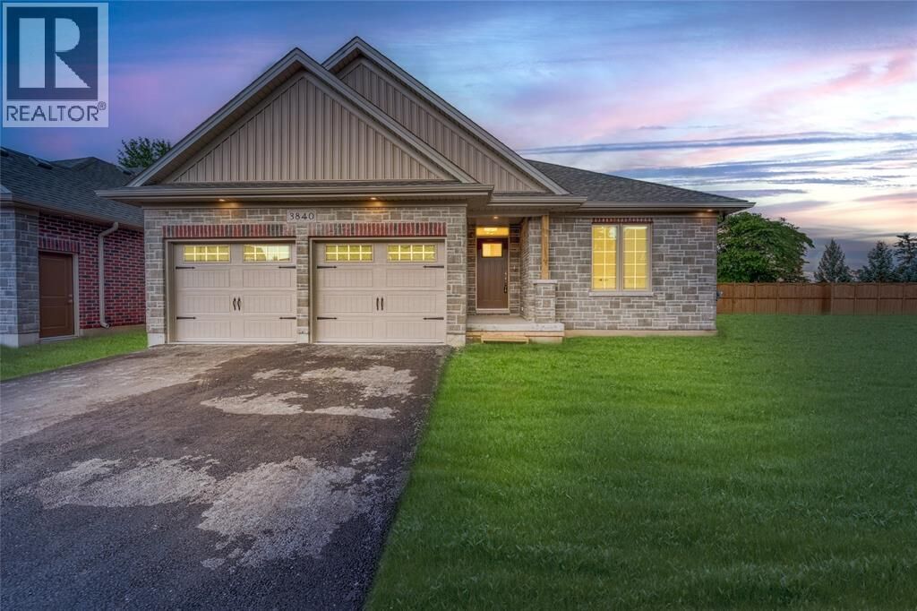 Property Photo:  3840 Turnberry Lane 12  ON N0N 1E0 