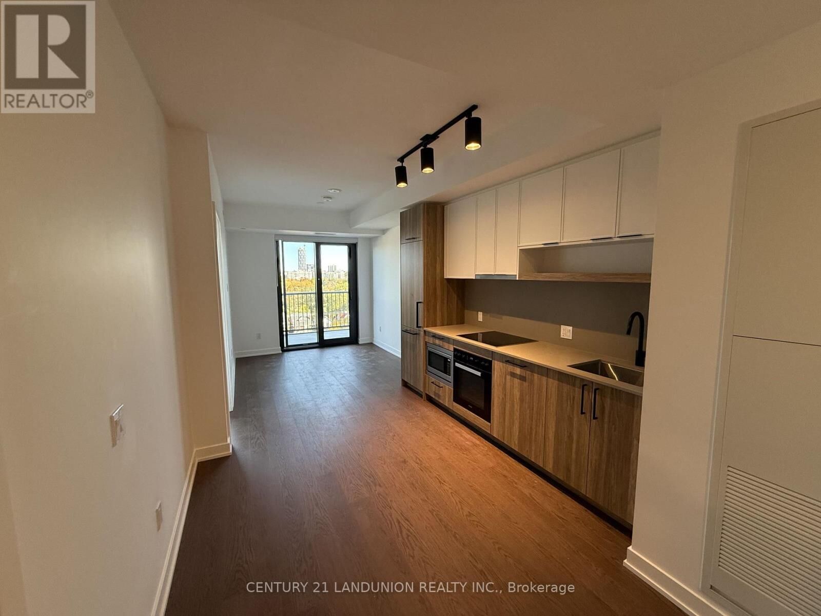 Property Photo: 89 Montclair Avenue 1619 ON M5P 1P5
