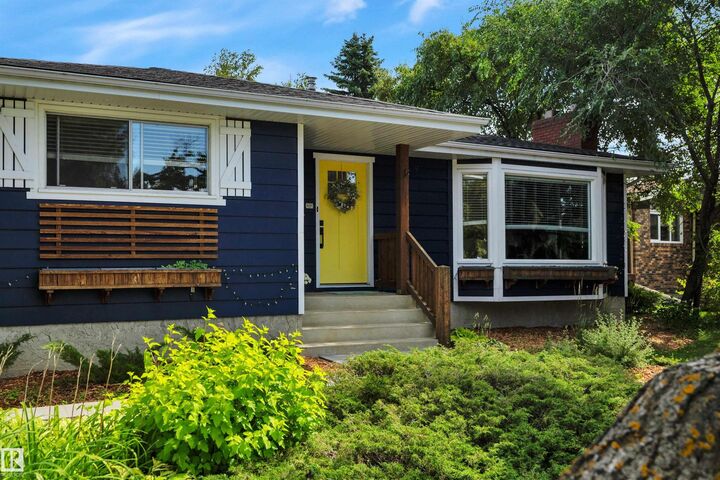 Property Photo:  5003 143 Street NW  AB T6H 4E1 