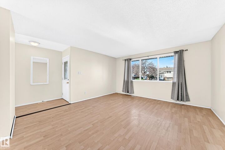 Property Photo:  9527 139 Avenue NW  AB T5E 5Z7 