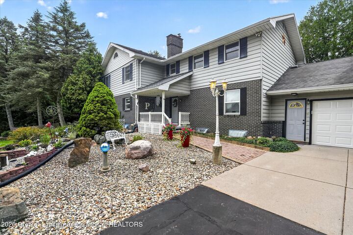 Property Photo:  1541-1543 N Michigan Road  MI 48827 