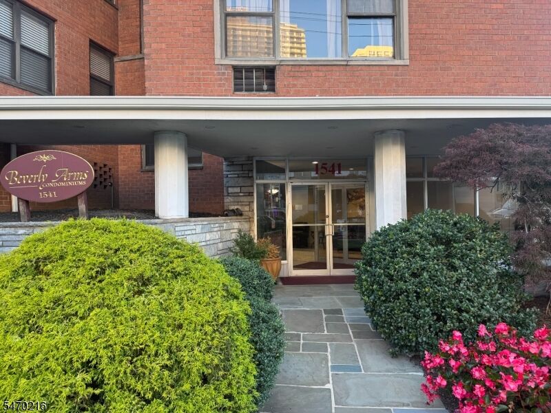 Property Photo:  1541 Lemoine Ave 1E  NJ 07024 
