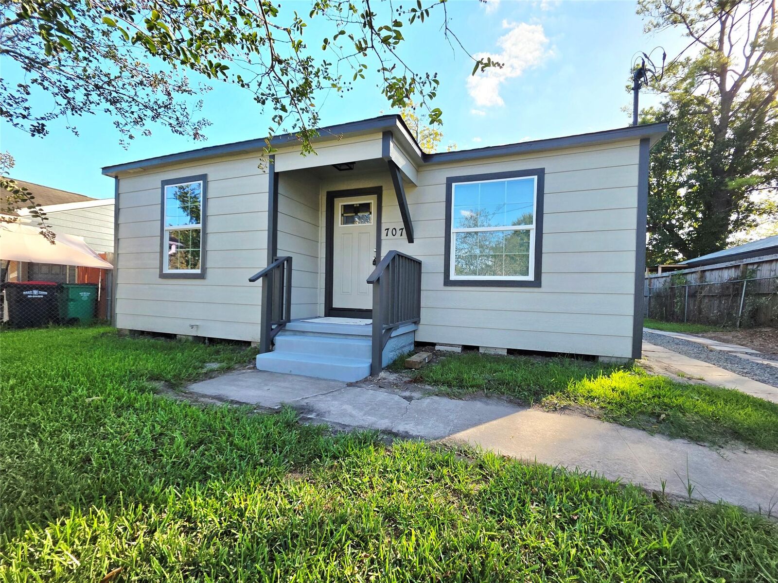 Property Photo:  707 E Adoue Street  TX 77520 