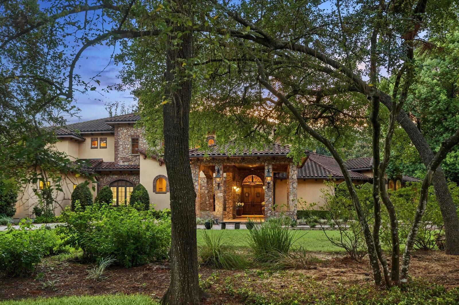 Property Photo:  327 E Friar Tuck Lane  TX 77024 