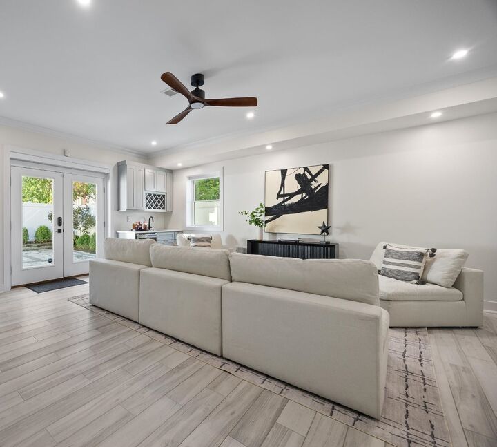Property Photo:  204 Bowers St Floor1  NJ 07307 