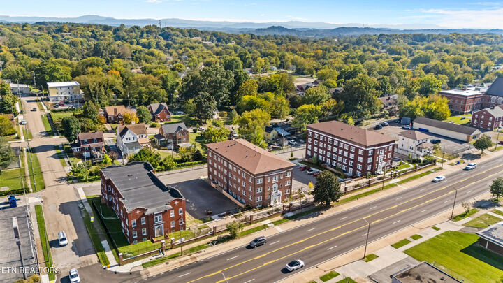 Property Photo: 2724 E Magnolia Ave 304 TN 37914