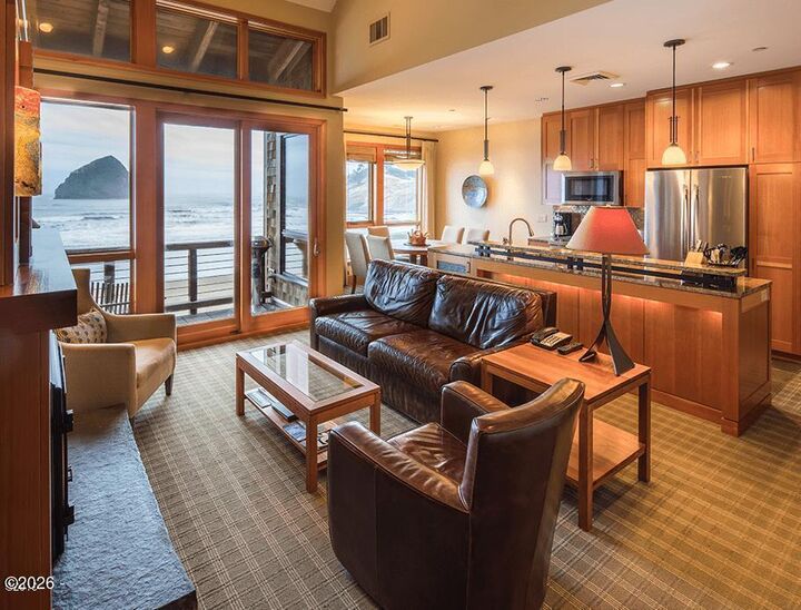 Property Photo: 33000 Cape Kiwanda Dr Unit 7 Wk 33 OR 97135