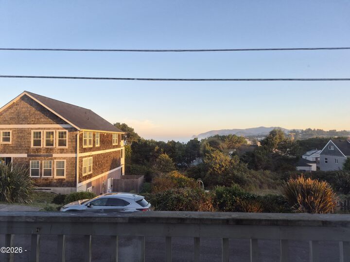 Property Photo: 926 SW 6th Street OR 97367