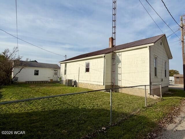 Property Photo: 319 W Lynn Street OH 43326