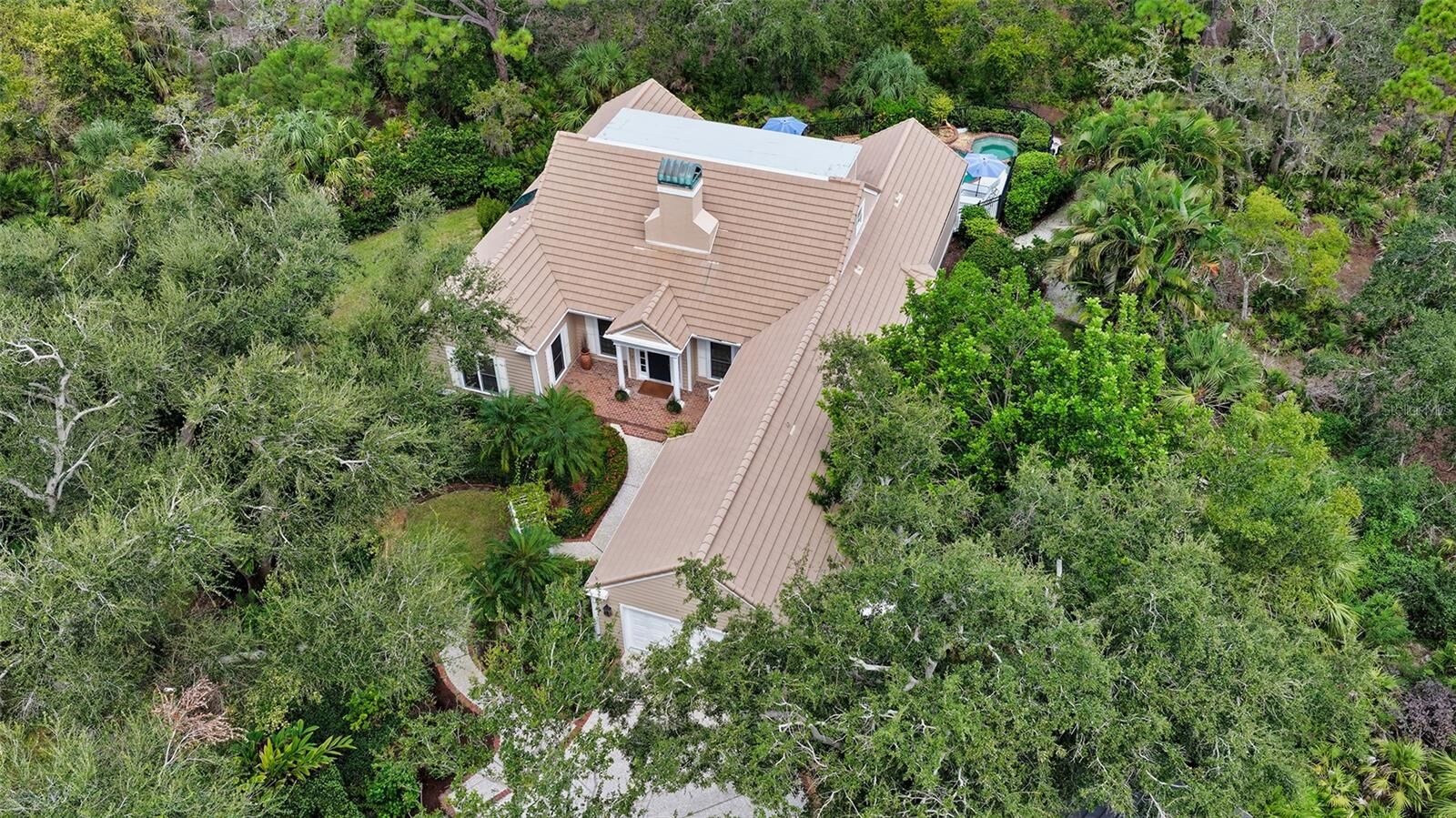 Property Photo: 156 Bishopscourt Road FL 34229