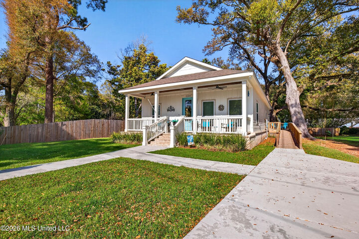 Property Photo:  2208 A Gulf Avenue  MS 39501 