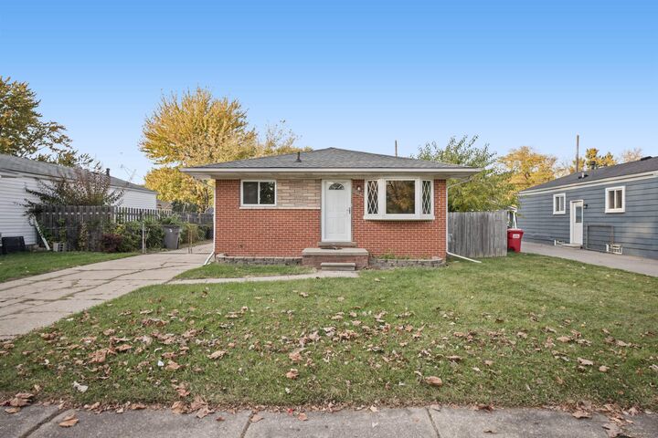 Property Photo:  19741 Broadacres St Street  MI 48035 