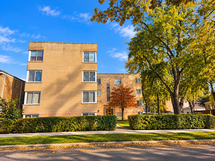 Property Photo: 6303 N Troy Street 2 IL 60659