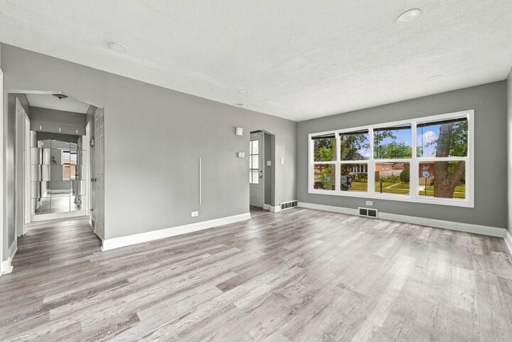 Property Photo: 14219 Drexel Avenue IL 60419