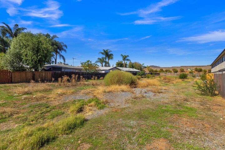 Property Photo:  1424 Oakdale Ave  CA 92021 