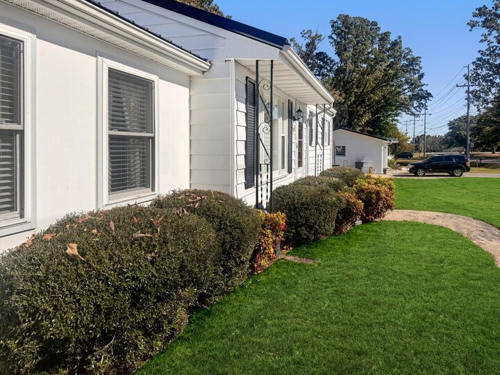 Property Photo: 315 Natcor Dr TN 37058