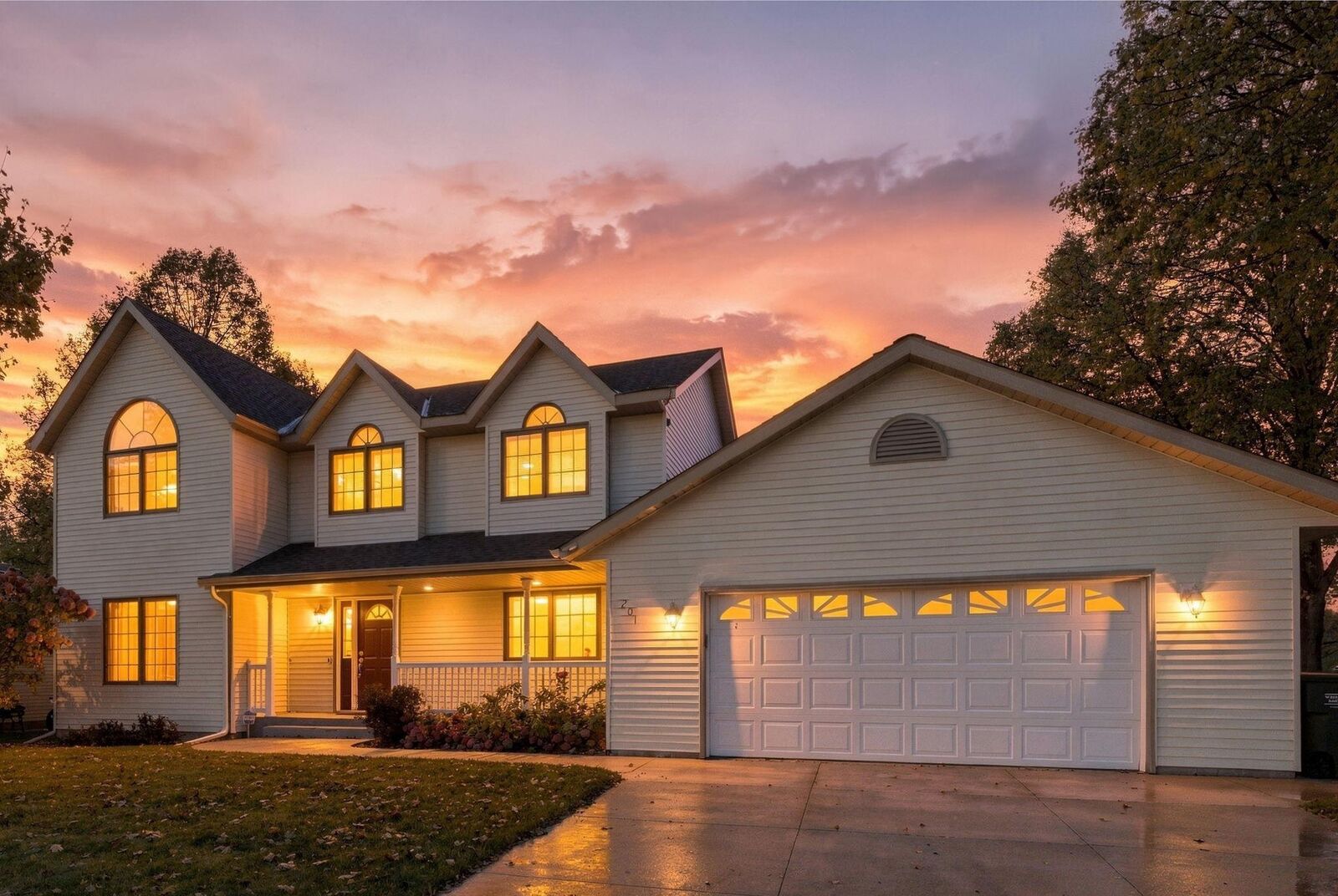 Property Photo:  201 Douglas Drive  MN 55336 