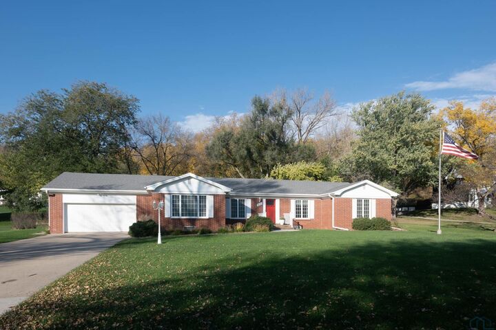 Property Photo:  4111 Country Club Blvd  IA 51104 