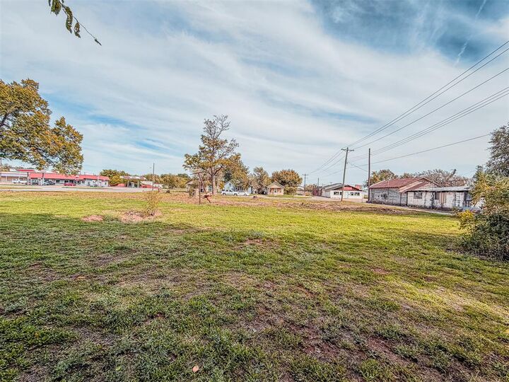 Property Photo: 320 N 1st Street OK 73005
