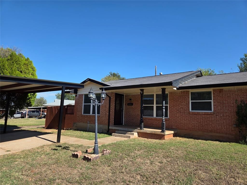 Property Photo:  617 NW 1st Street  OK 73160 