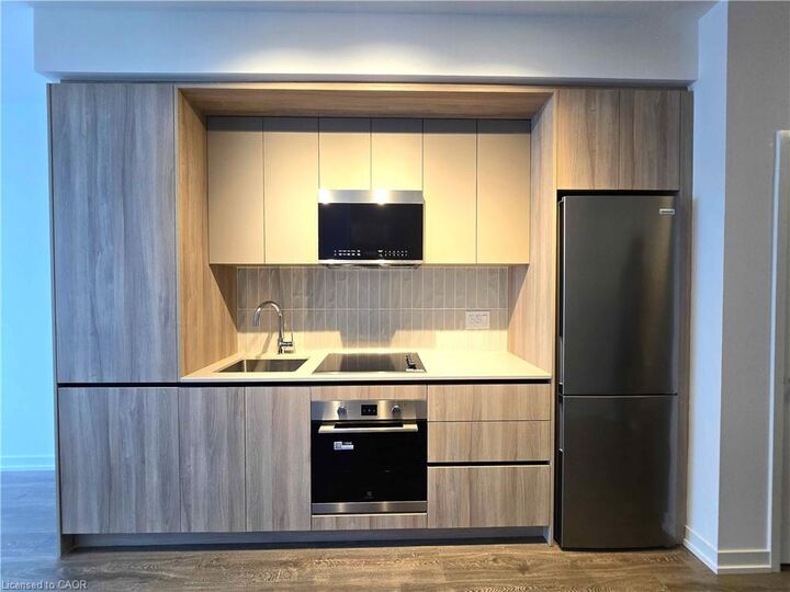 Property Photo: 2485 Eglinton Avenue 708 ON L5M 2T1