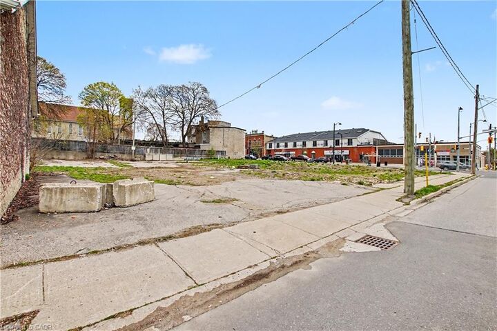 Property Photo:  868 King Street E  ON N3H 3P2 