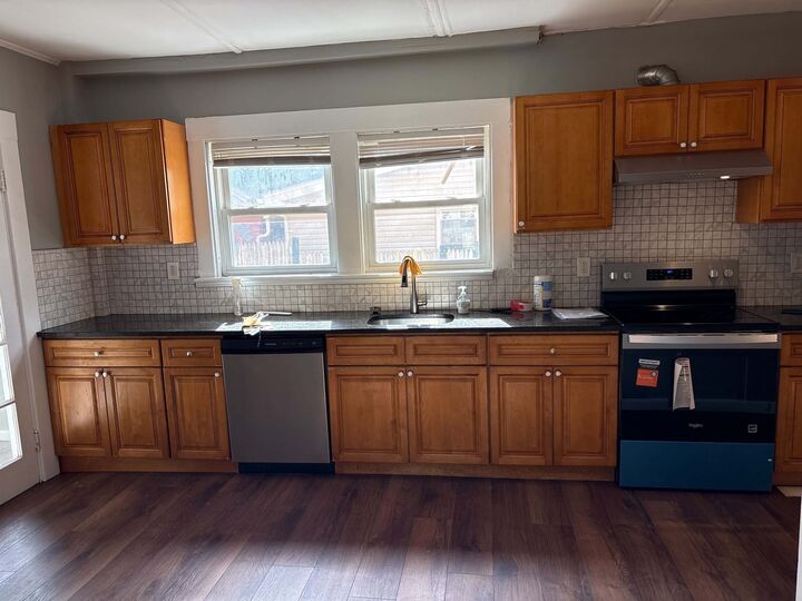 Property Photo:  74 Grant St 1  MA 01902 