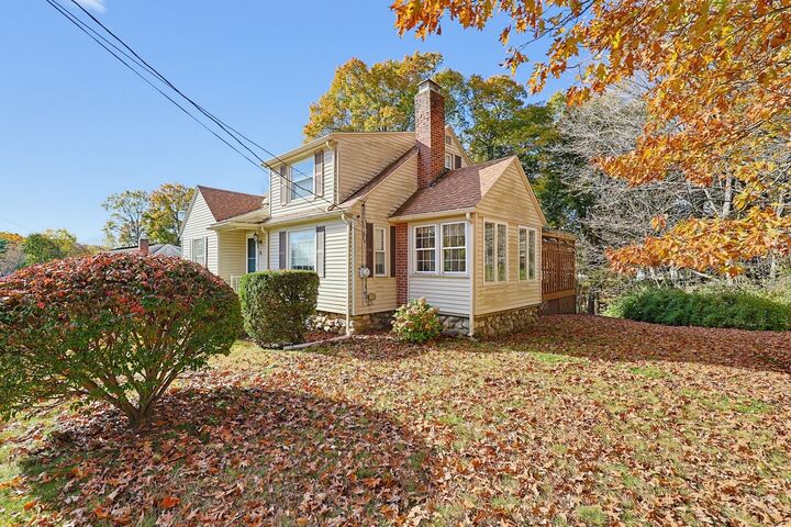Property Photo:  6 Carleton Rd  MA 01542 
