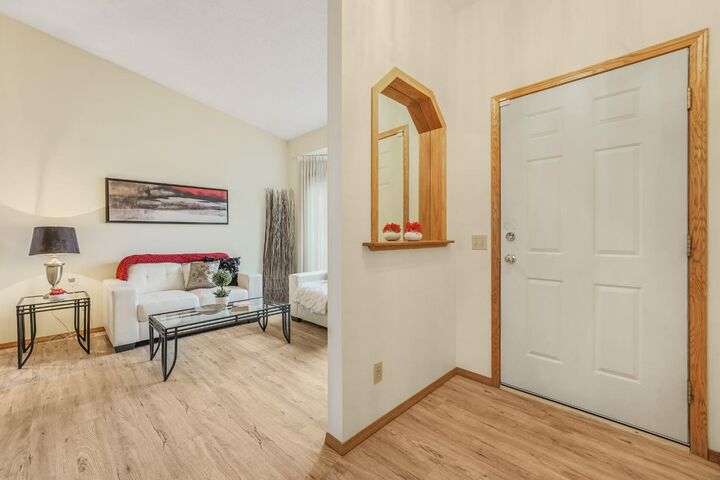 Property Photo:  61 Shannon Crescent SW  AB T2Y 2T8 