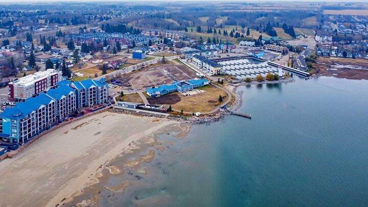 Property Photo:  5100 Lakeshore Drive 505  AB T4S 2L7 