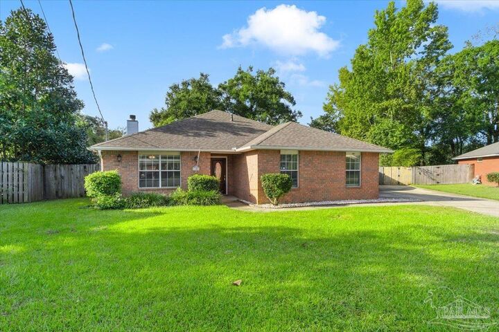 Property Photo:  405 Strandview Dr  FL 32534 